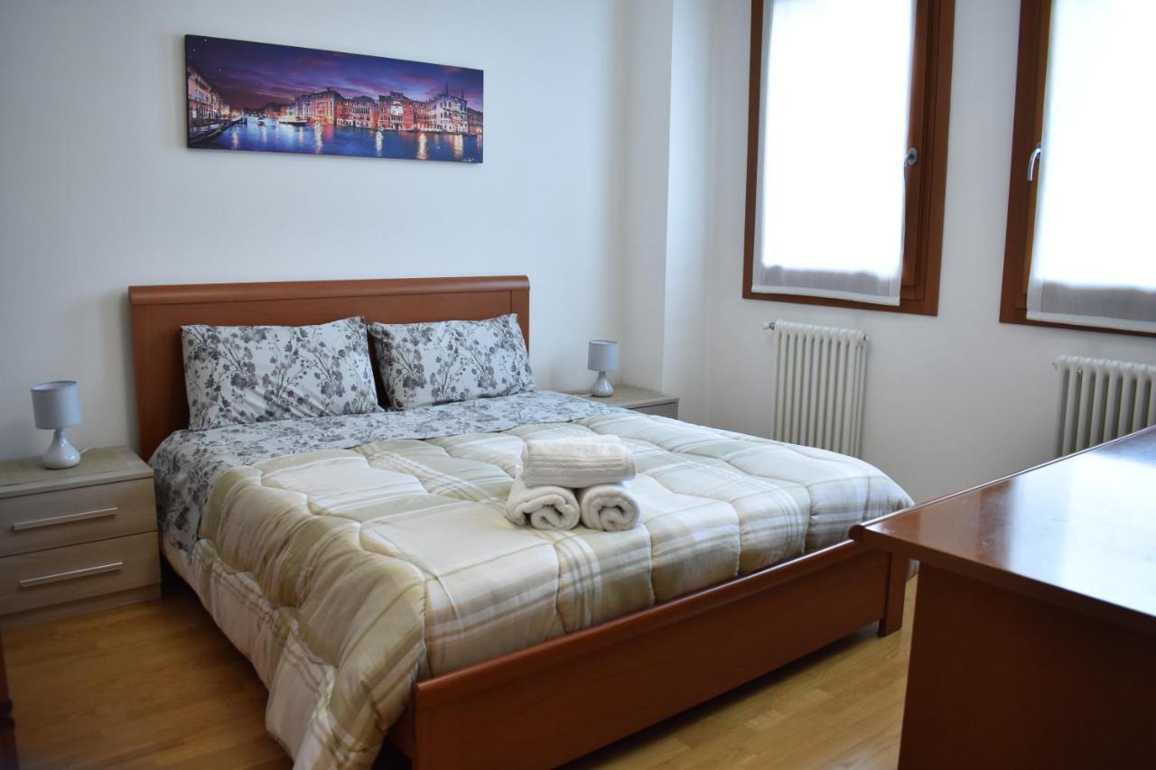 Elegant Apartment And Free Car Parking - Quite Area Favaro Veneto Extérieur photo